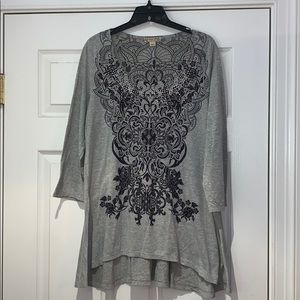 Energe tunic 3/4 sleeves w/studded neckline. SzPL